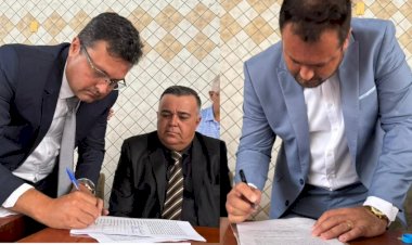 Prefeito Tiago Pacheco e seu vice Fernando  Vieira tomam posse em Petrolina de Goiás