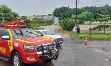 Bombeiros em Catalão são acionados para transbordamento no Bairro Monsenhor Sousa