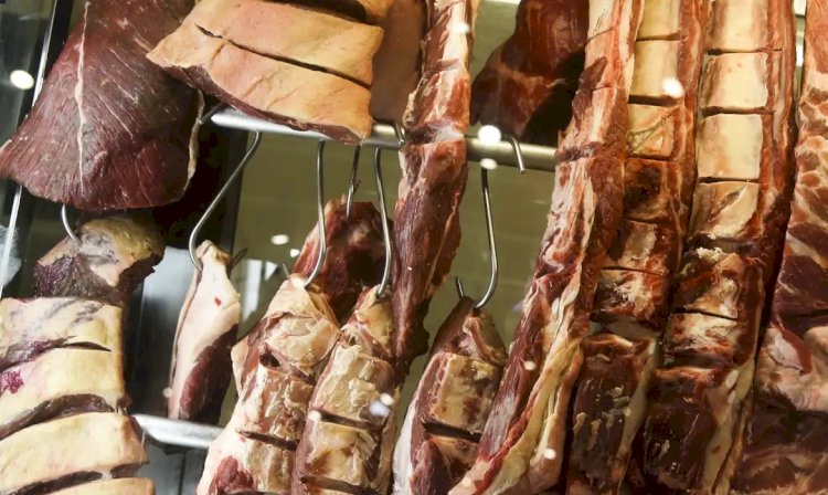China suspende temporariamente compras de carne bovina de três frigoríficos do Brasil