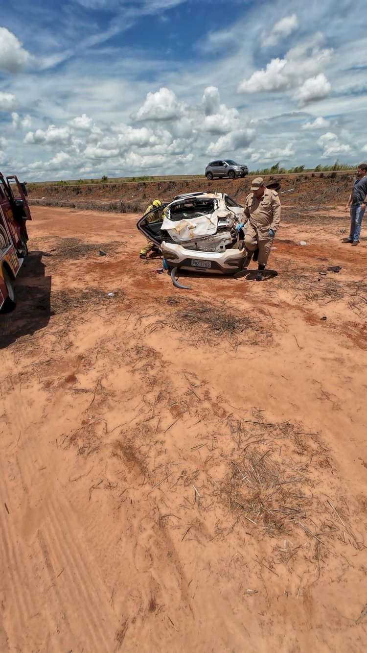 Carro capota, fere dois e mata um na  GO-206, em Chapadão do Céu