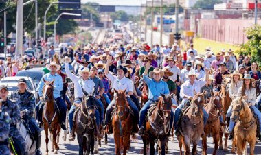 Cavalgada abre a 78ª Exposição Agropecuária de Goiás