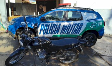 Polícia Militar flagra direção perigosa e apreende motocicleta em Petrolina de Goiás