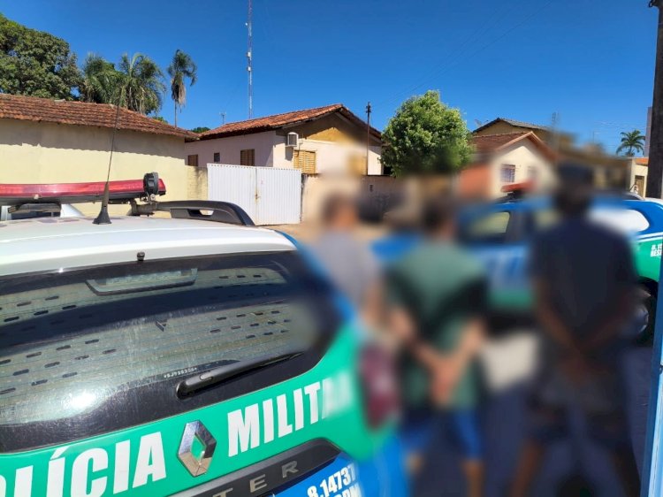Polícia militar prende em flagrante 03 indivíduos  e apreende 01 menor de idade por terem furtado   em um depósito de reciclagem, em Petrolina-GO