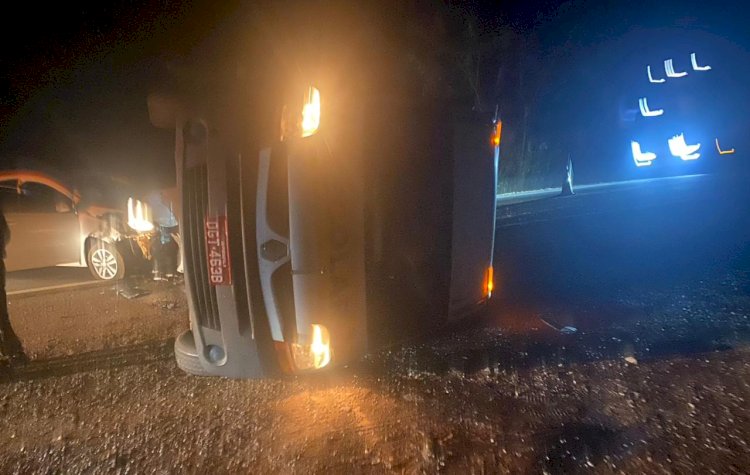 Colisão envolve dois veículos no km 389 da BR-153, entre Jaranápolis e São Francisco de Goiás (GO)