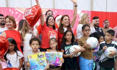Natal do Bem entrega brinquedos a crianças de Formosa